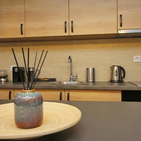 Apartment La *