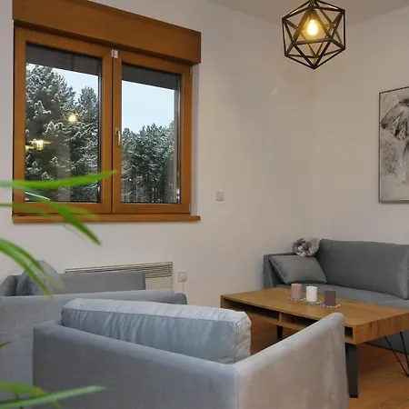 Apartment La *